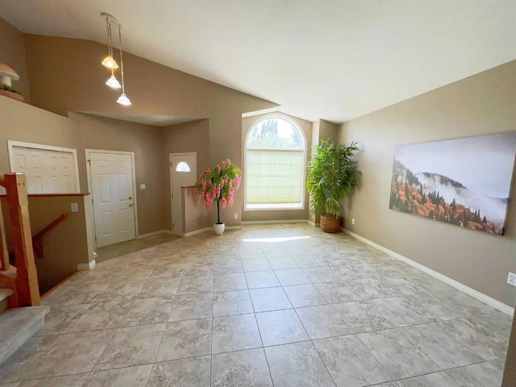 345 Red Crow Boulevard W