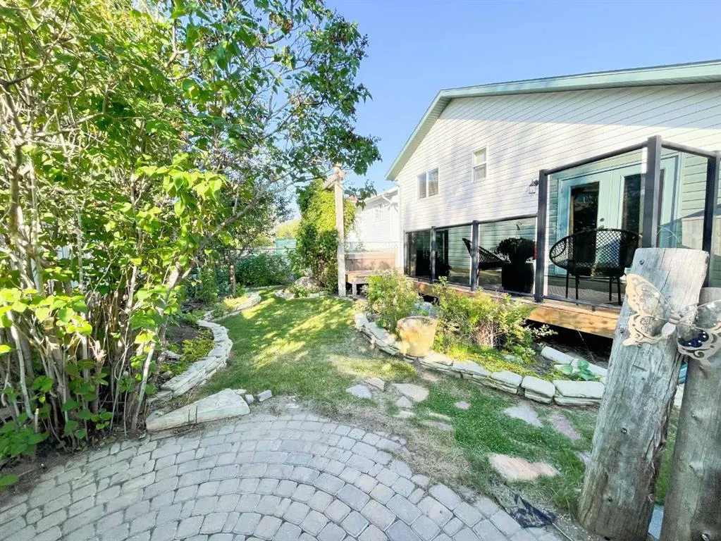 345 Red Crow Boulevard W