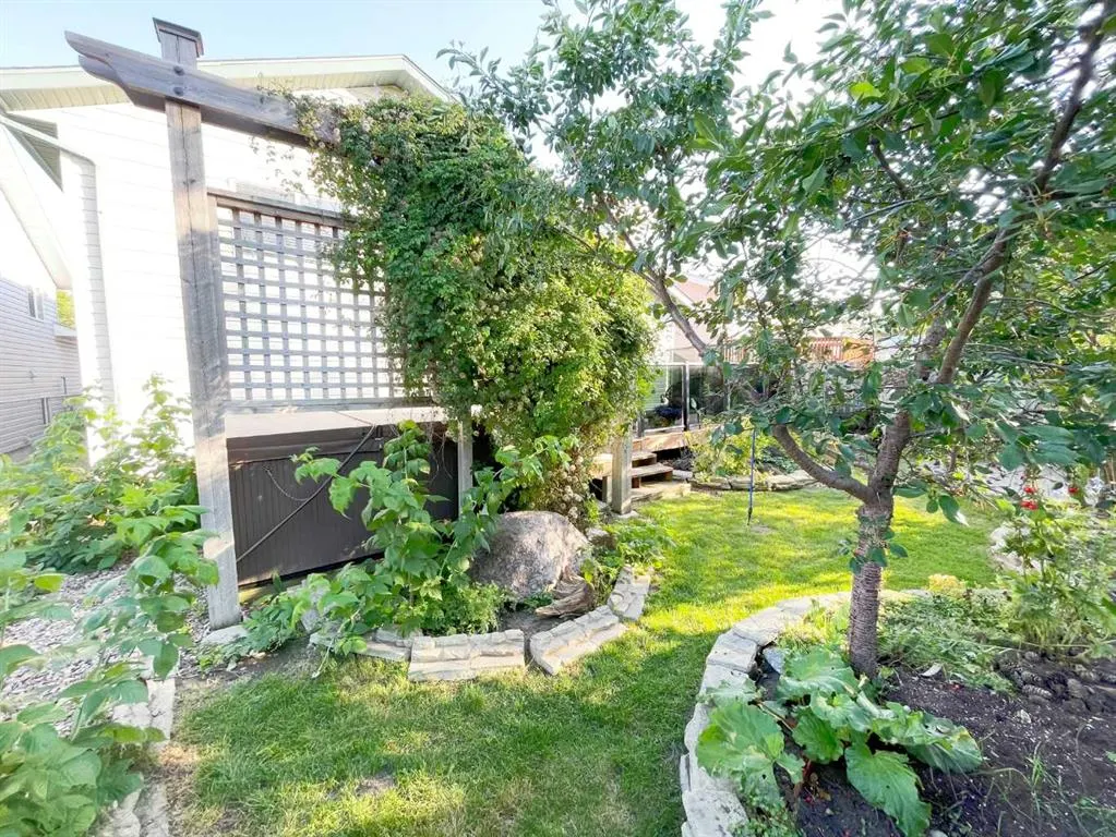 345 Red Crow Boulevard W