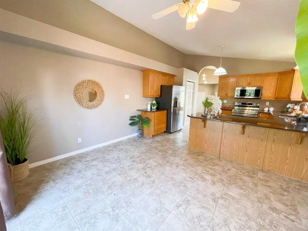 345 Red Crow Boulevard W