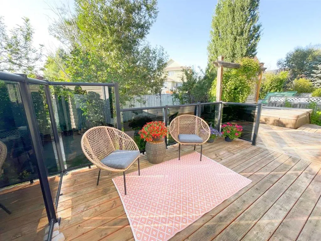 345 Red Crow Boulevard W
