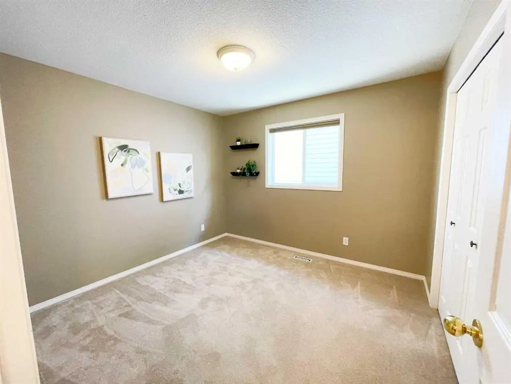 345 Red Crow Boulevard W