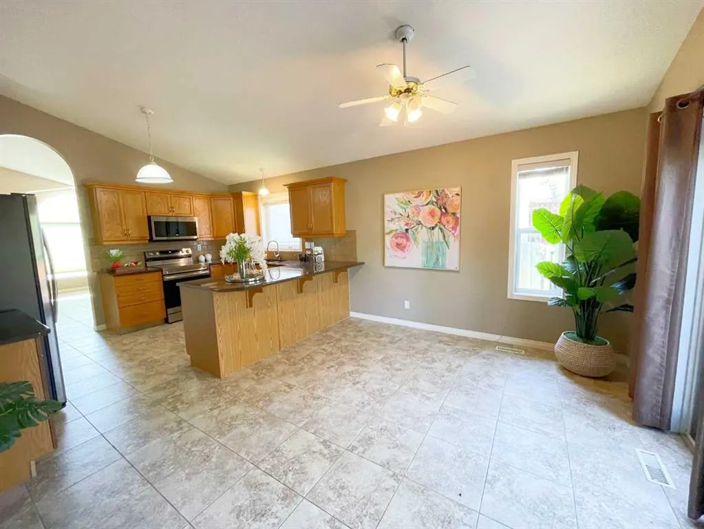 345 Red Crow Boulevard W