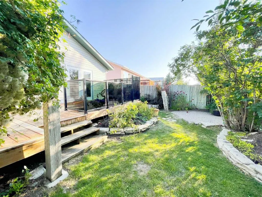 345 Red Crow Boulevard W
