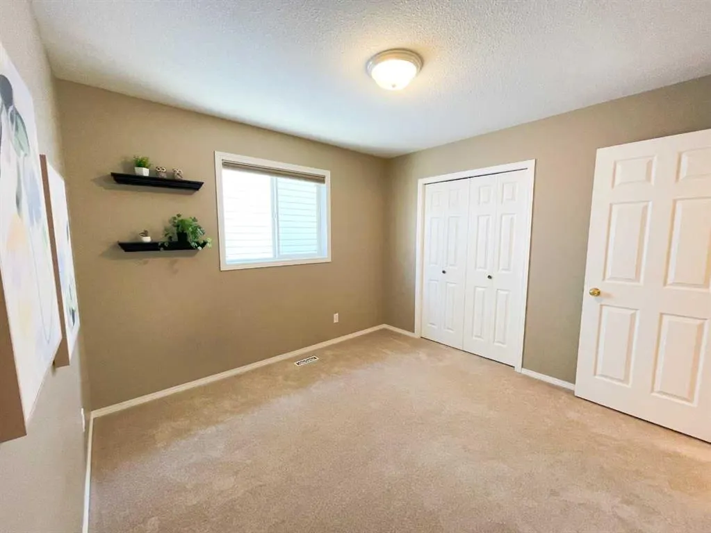 345 Red Crow Boulevard W