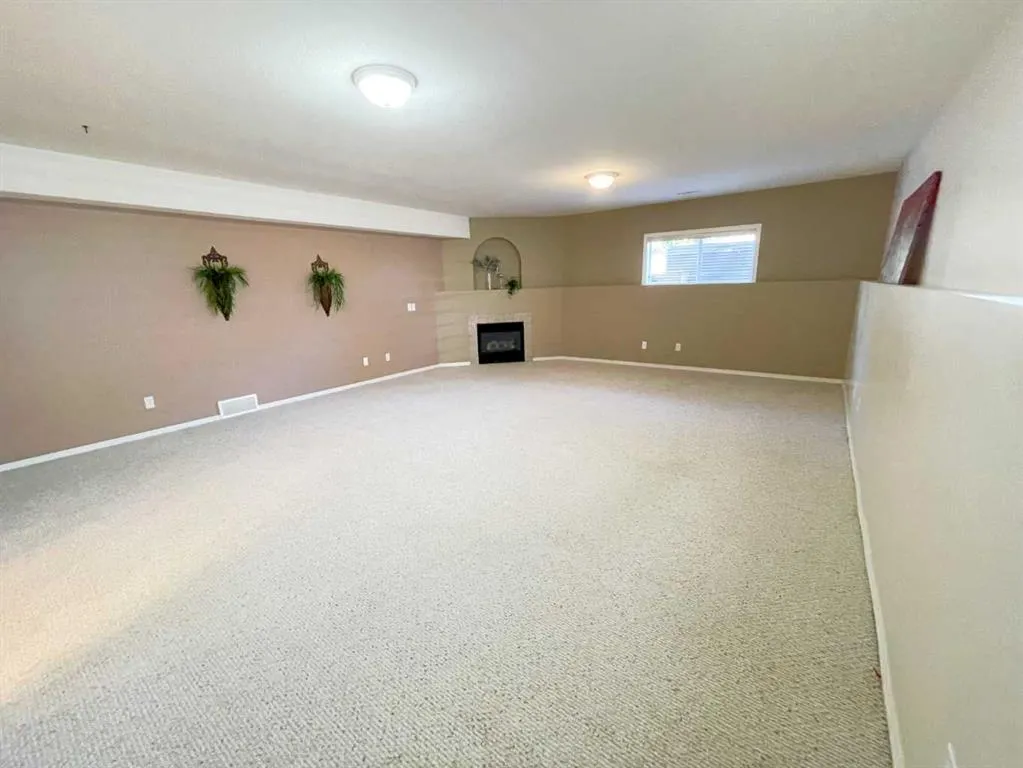 345 Red Crow Boulevard W