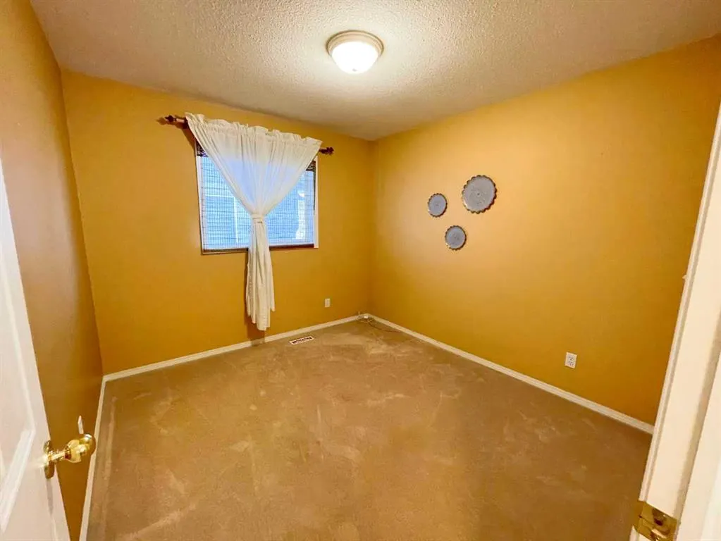 345 Red Crow Boulevard W