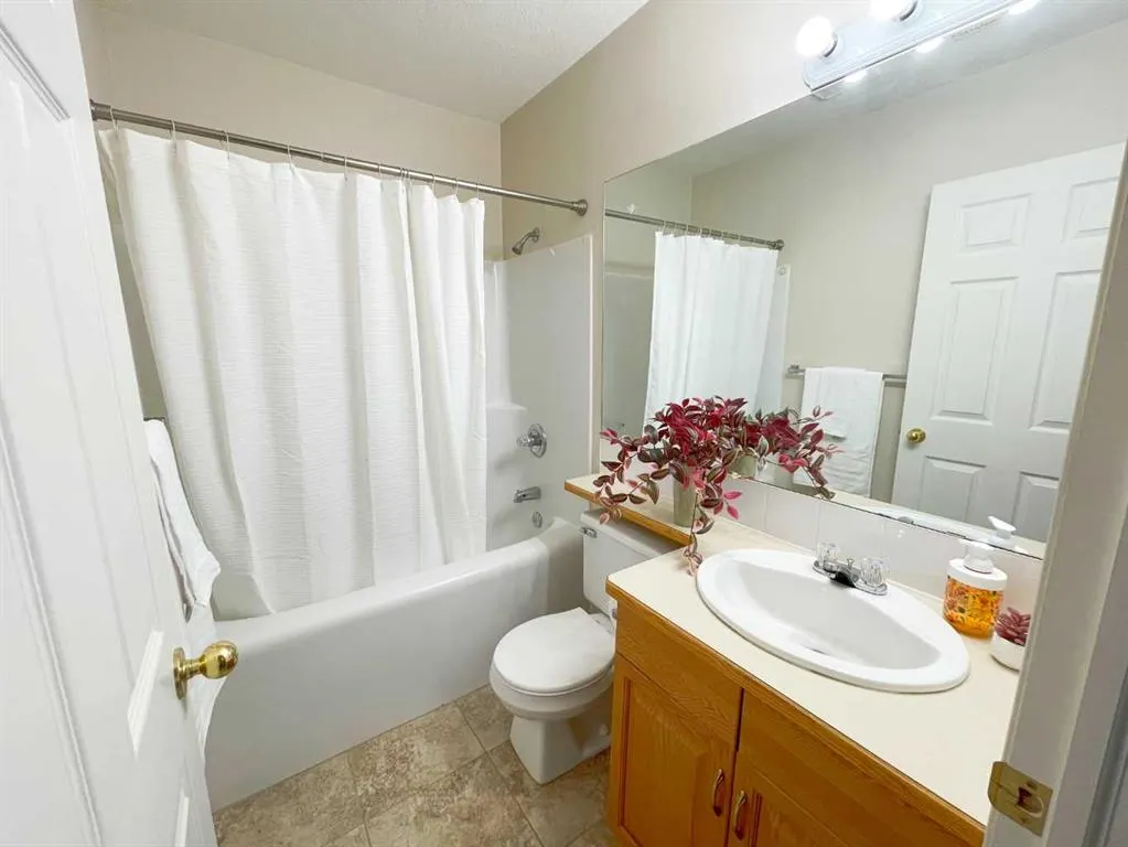 345 Red Crow Boulevard W
