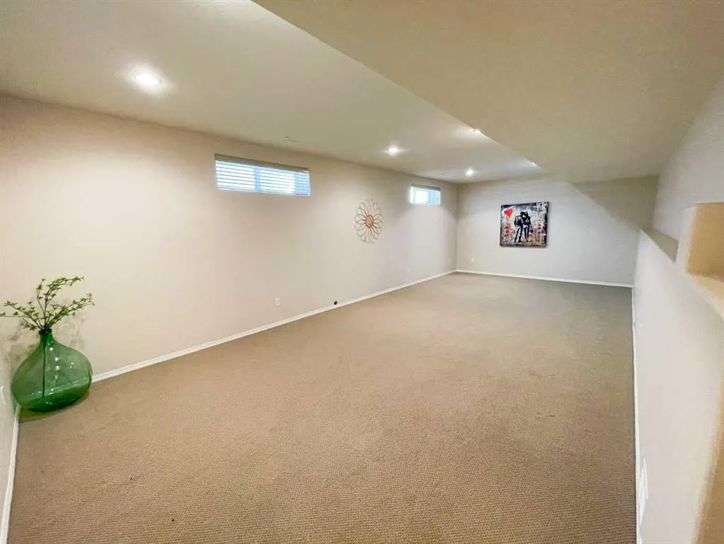 345 Red Crow Boulevard W