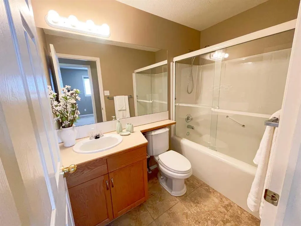 345 Red Crow Boulevard W