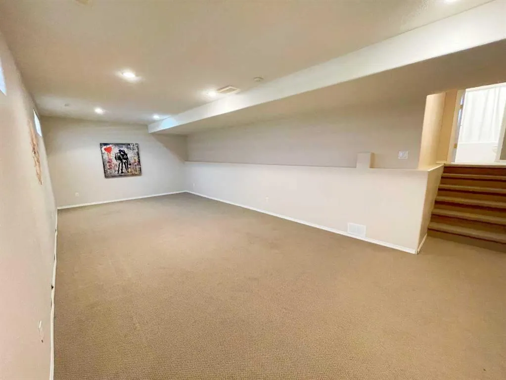 345 Red Crow Boulevard W