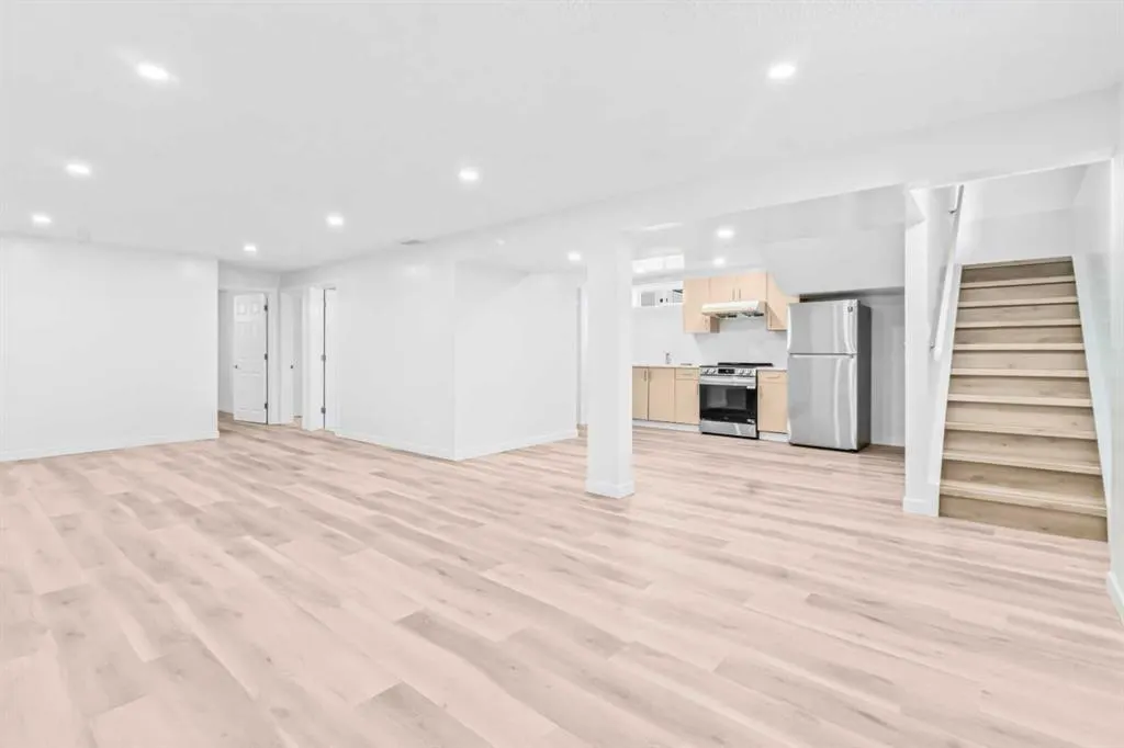 16 Marwood Circle NE