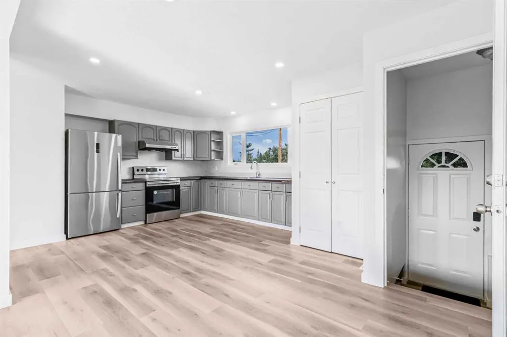 16 Marwood Circle NE