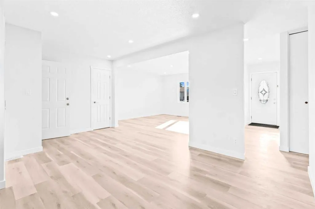 16 Marwood Circle NE