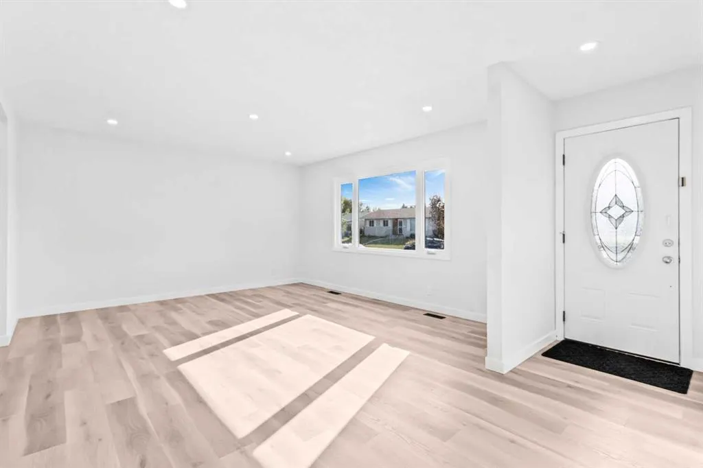 16 Marwood Circle NE