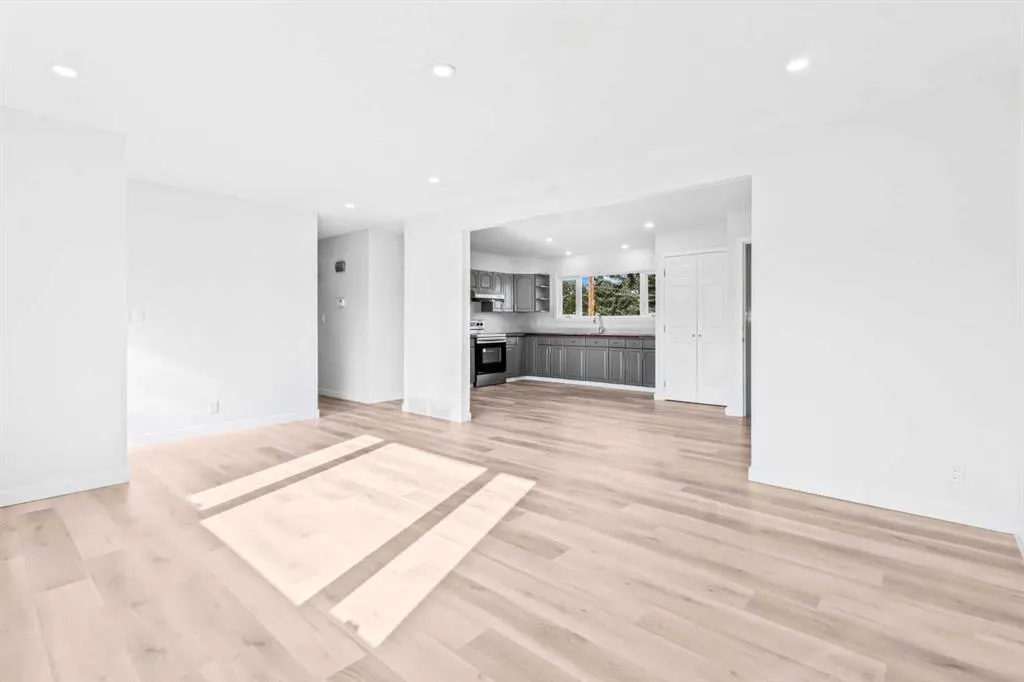 16 Marwood Circle NE