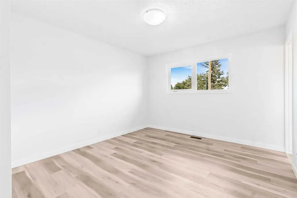 16 Marwood Circle NE