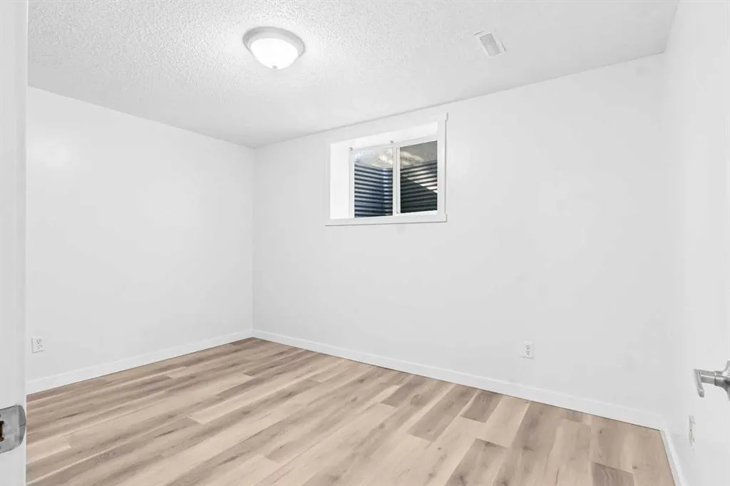 16 Marwood Circle NE