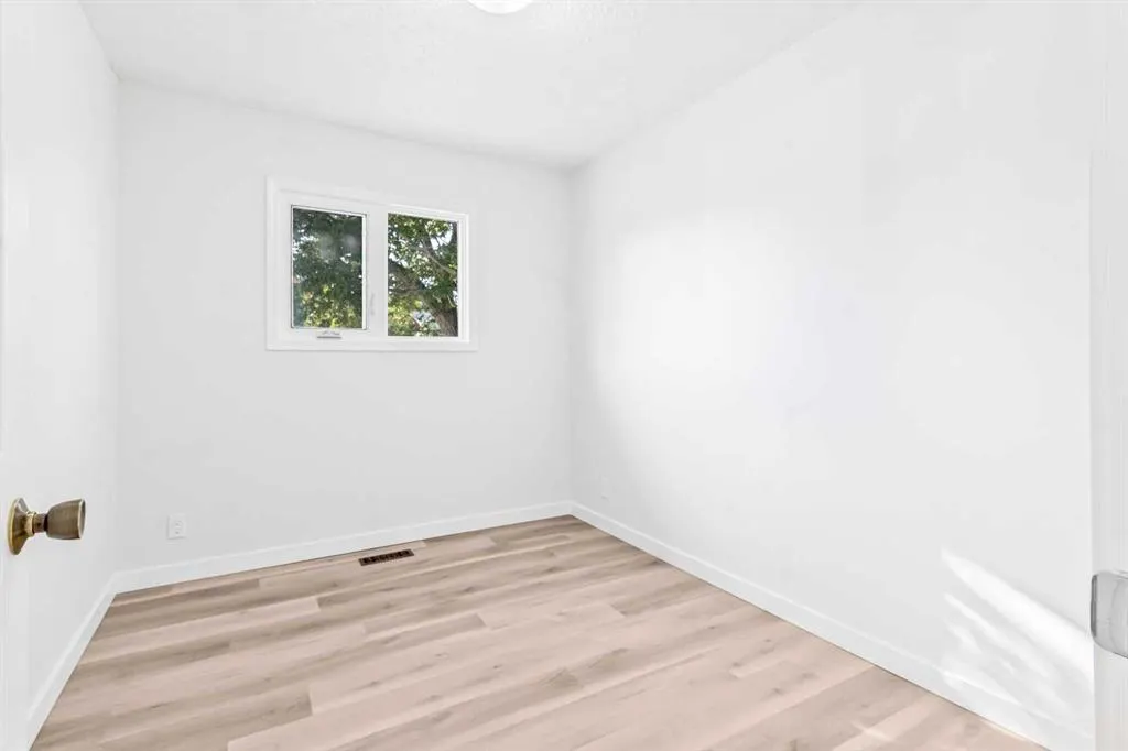 16 Marwood Circle NE