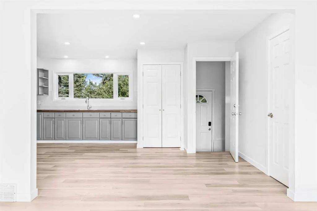 16 Marwood Circle NE