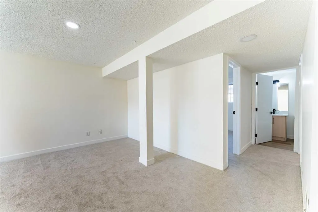 344 Templeview Drive NE