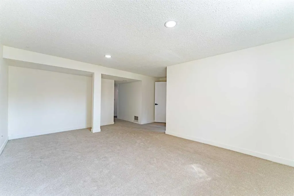 344 Templeview Drive NE