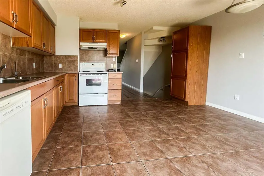 201 Arabian Drive, #805