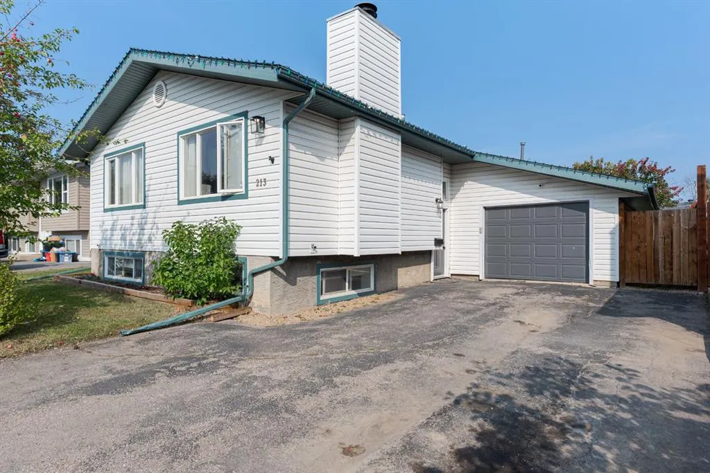 213 Ermine Crescent