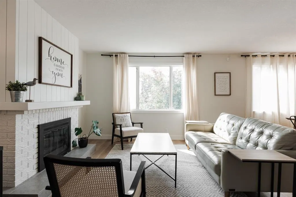 213 Ermine Crescent