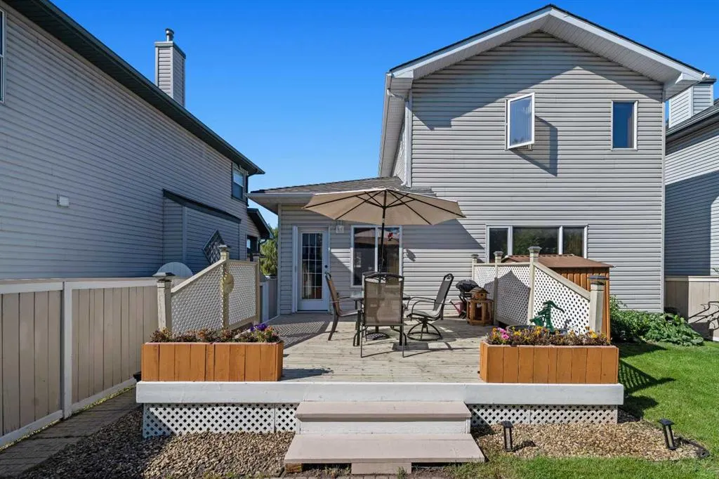 228 Douglas Ridge Close SE