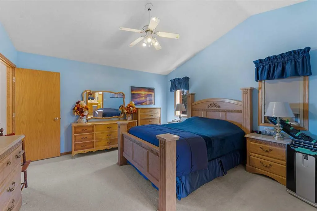228 Douglas Ridge Close SE