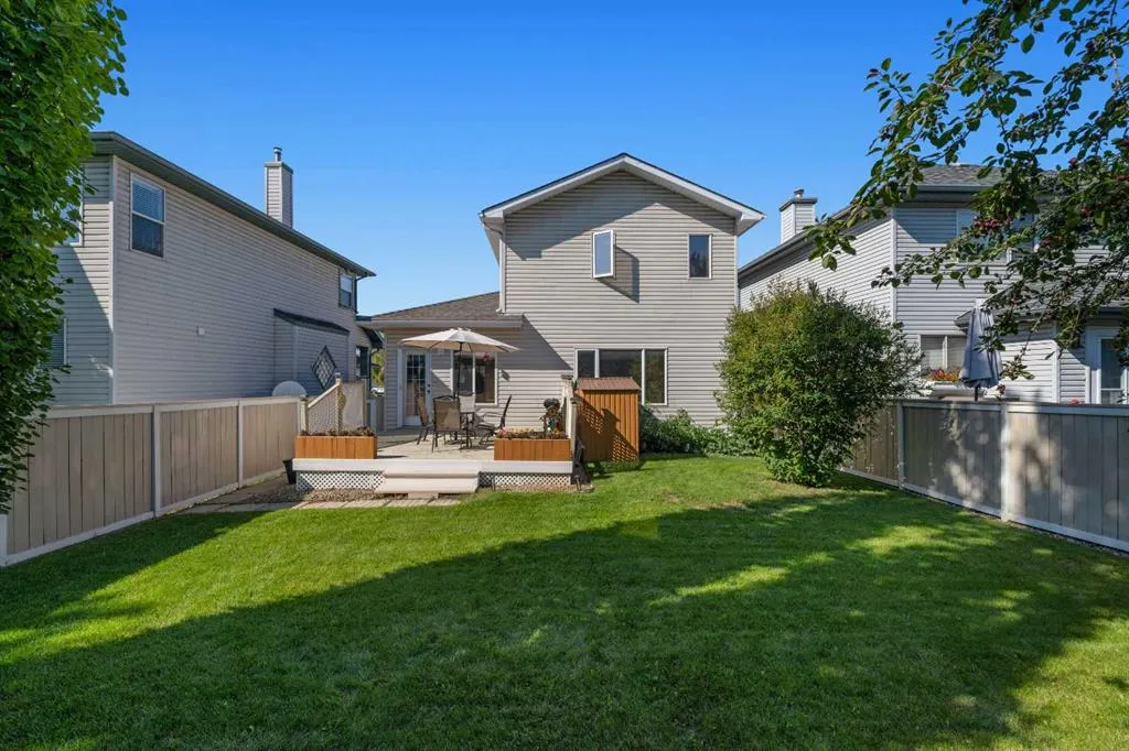228 Douglas Ridge Close SE