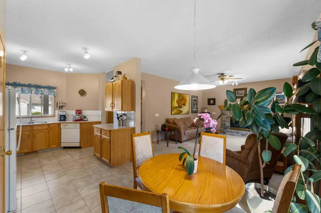 228 Douglas Ridge Close SE