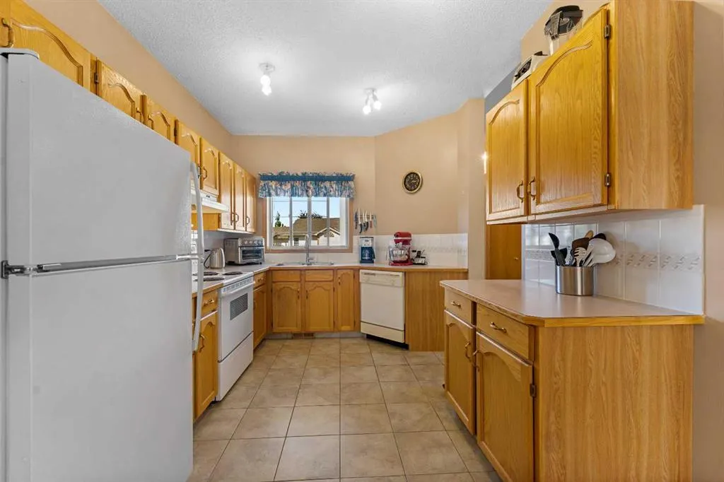 228 Douglas Ridge Close SE