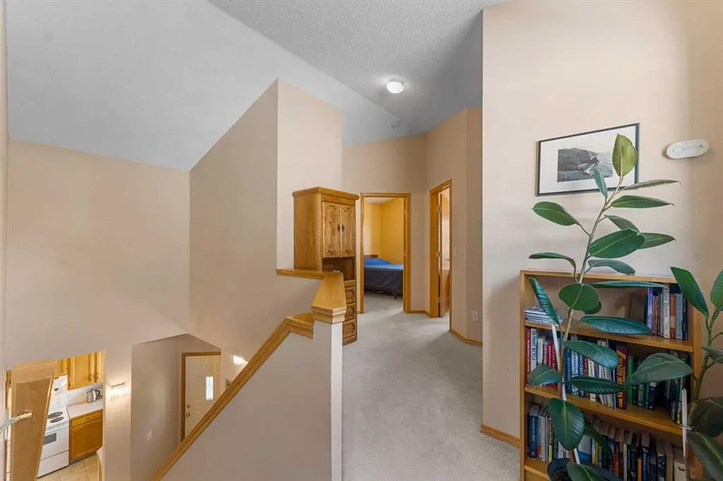228 Douglas Ridge Close SE