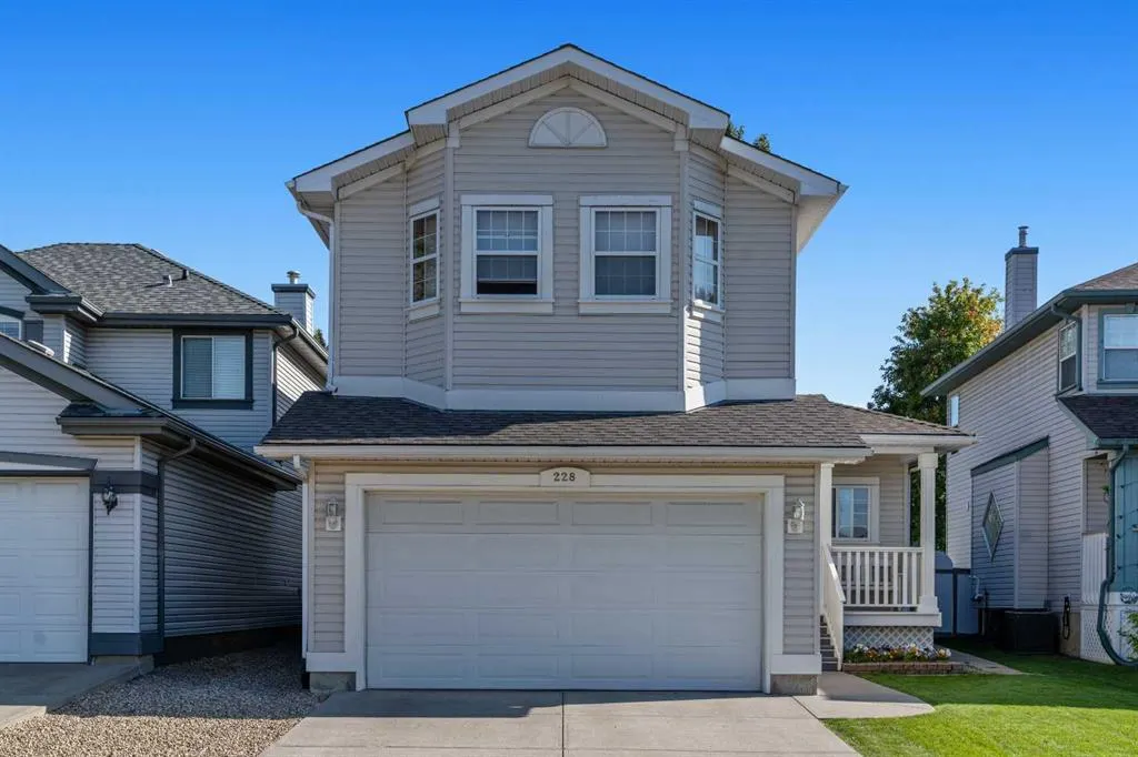 228 Douglas Ridge Close SE