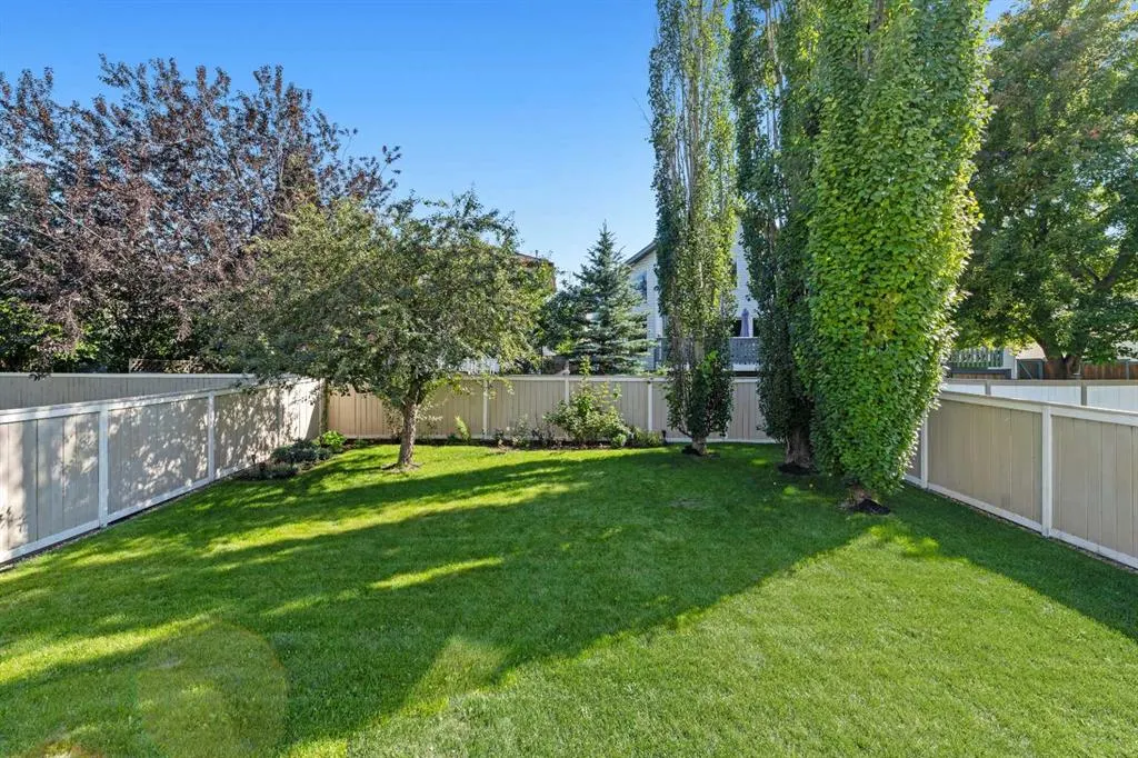 228 Douglas Ridge Close SE