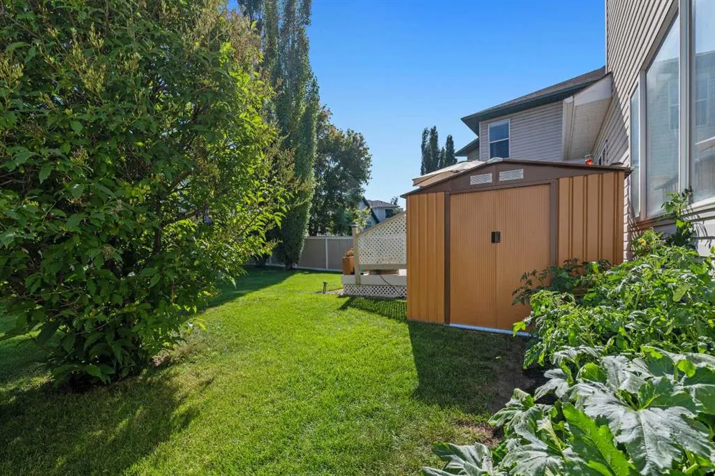 228 Douglas Ridge Close SE
