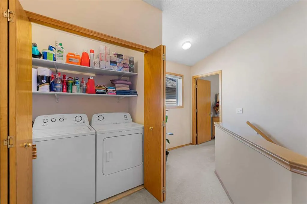 228 Douglas Ridge Close SE
