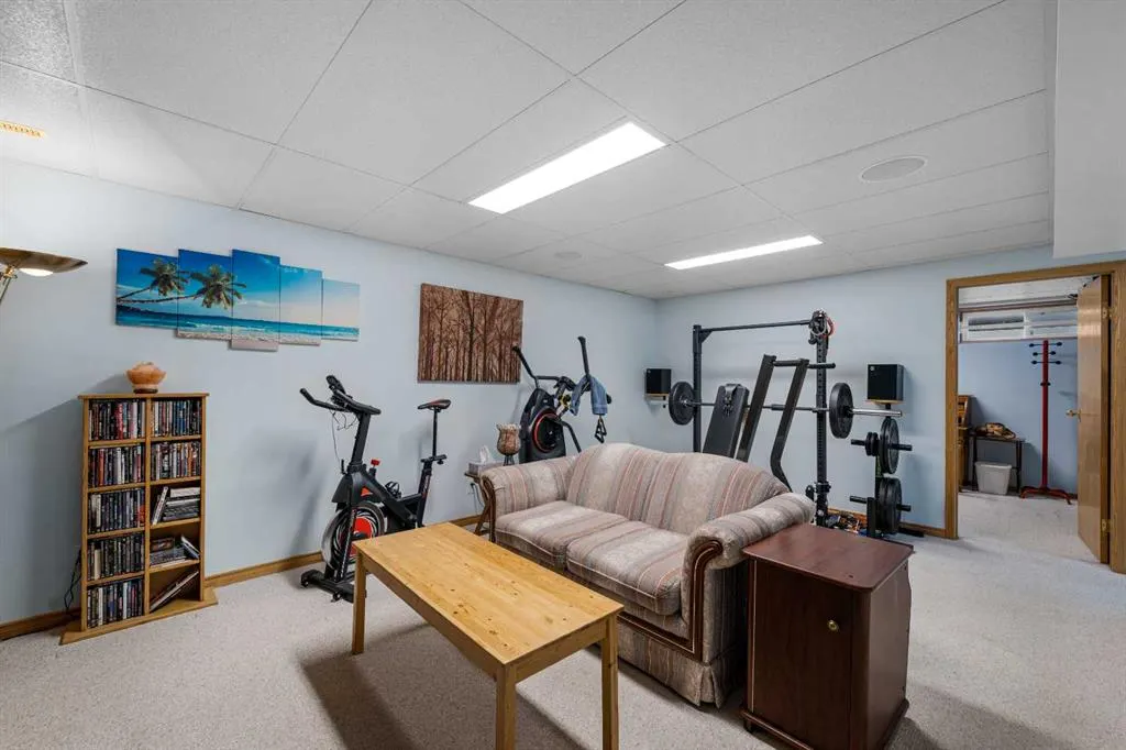 228 Douglas Ridge Close SE