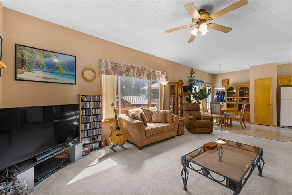 228 Douglas Ridge Close SE