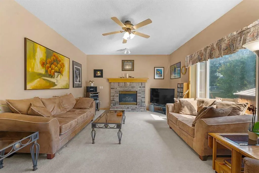 228 Douglas Ridge Close SE