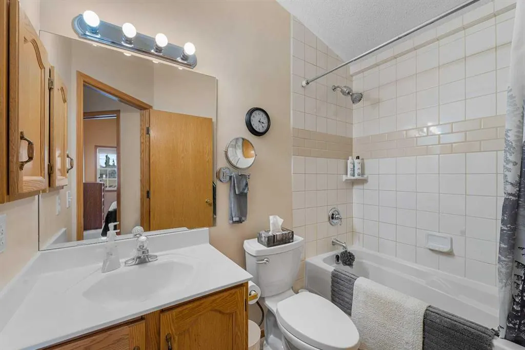 228 Douglas Ridge Close SE
