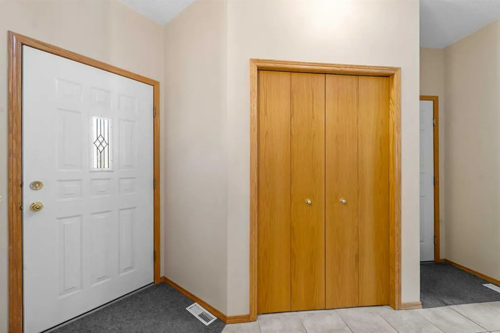 228 Douglas Ridge Close SE