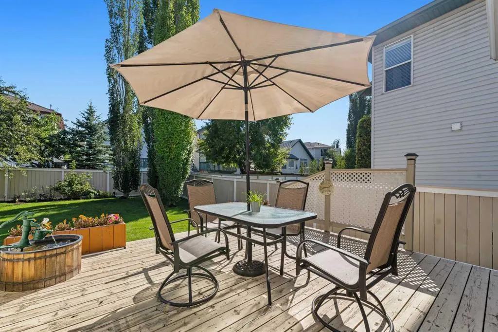 228 Douglas Ridge Close SE