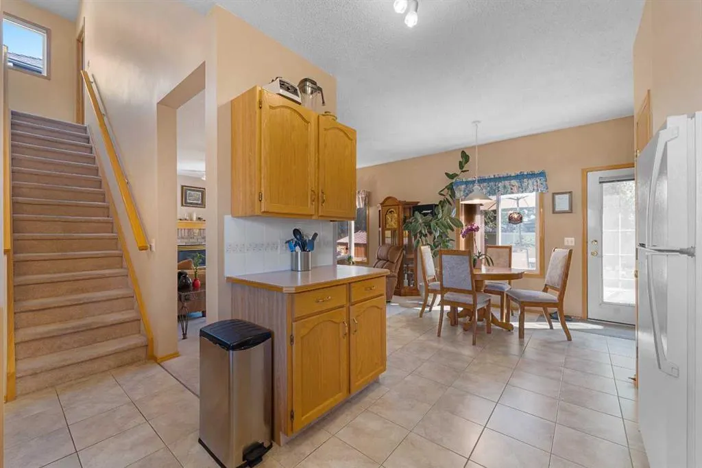 228 Douglas Ridge Close SE