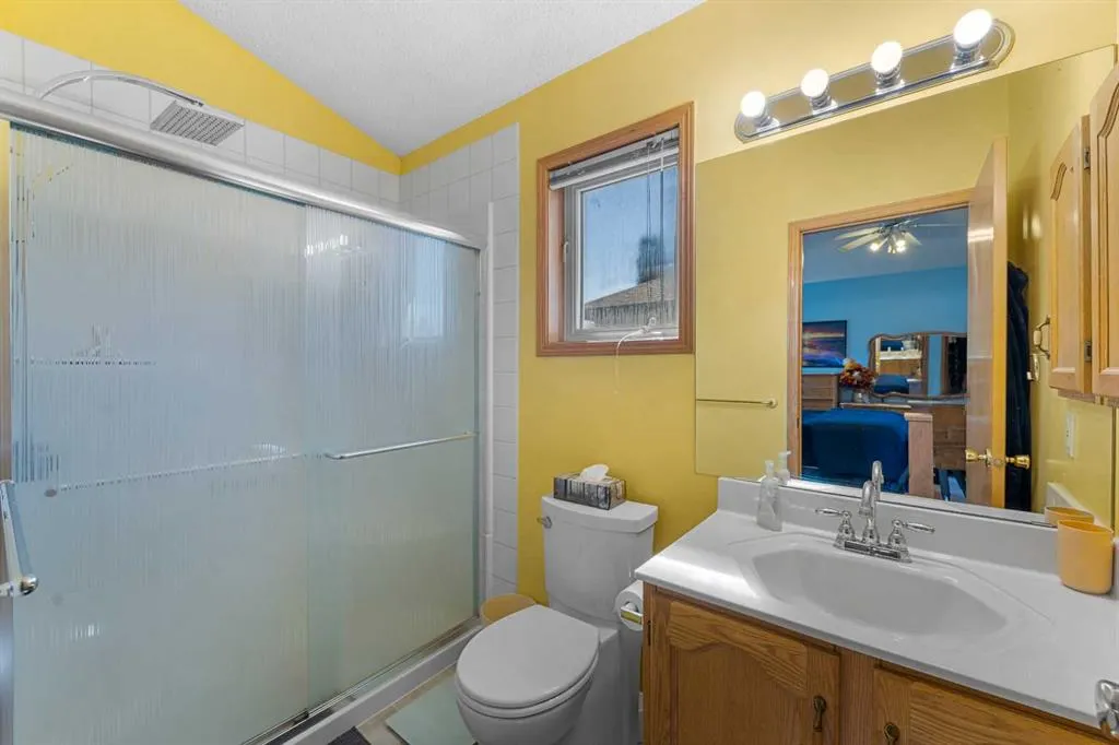228 Douglas Ridge Close SE