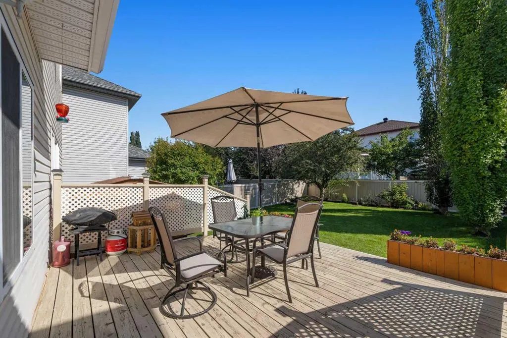 228 Douglas Ridge Close SE