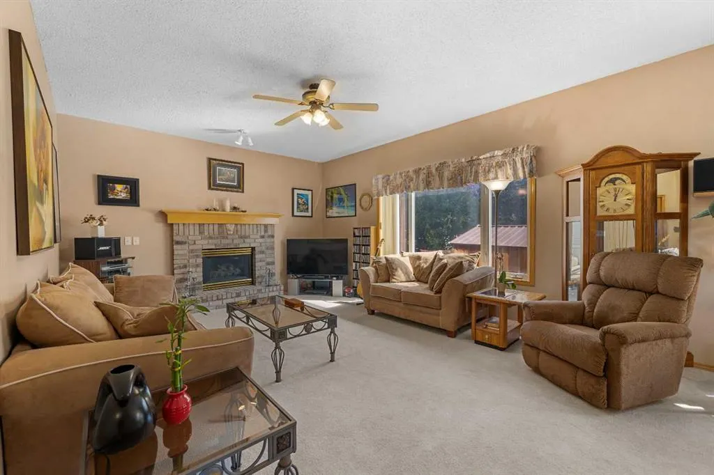 228 Douglas Ridge Close SE