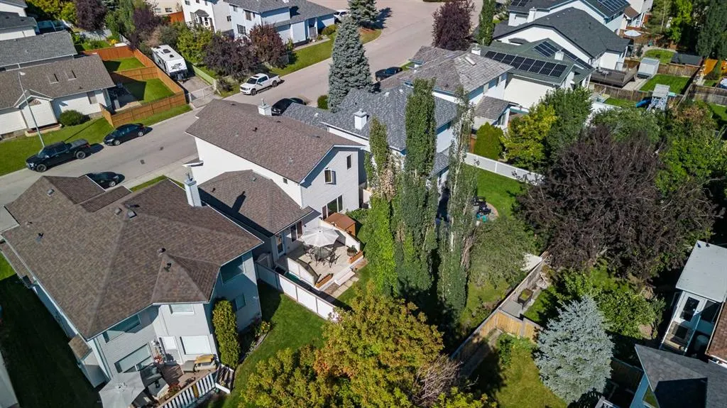 228 Douglas Ridge Close SE
